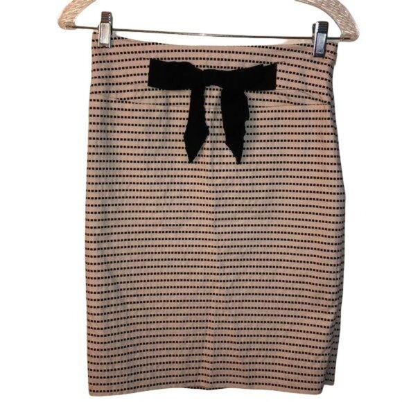 Black & White Forever 21 Pencil Skirt With Bow Detail & Textured Square Pattern - Picture 1 of 6